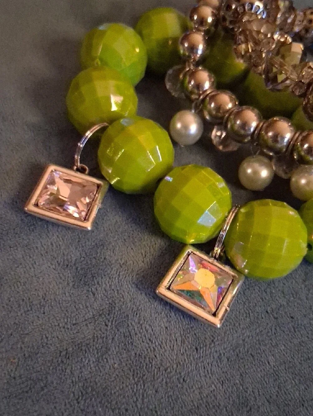 Green Beaded and Silver Accent Bracelet Set Matching Earrings.